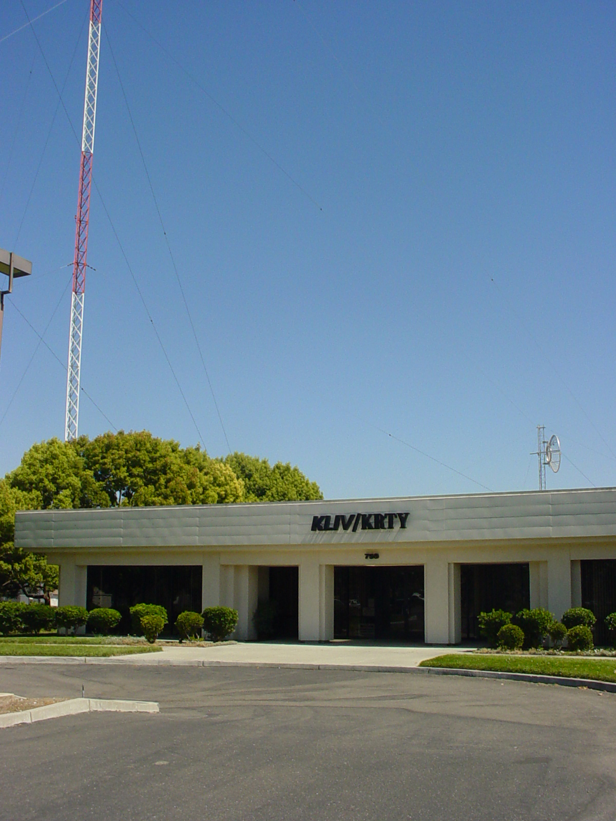 KLIV-KRTY Radio Building (Photo)