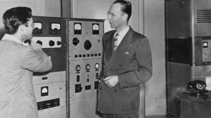 KEEN co-founder George Snell with unidentified man